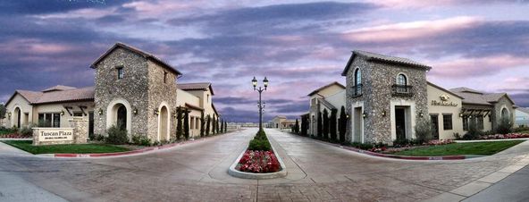 Tuscan Plaza 323: 323 E Caldwell Avenue, Visalia, CA 93277